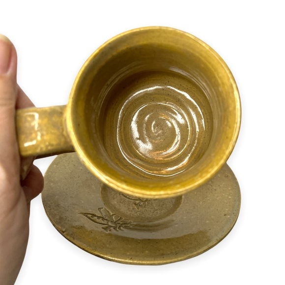 Hand Thrown Stoneware Glazed Pottery Mug and Saucer‎ Bee Carved Artist Signed - Picture 4 of 5